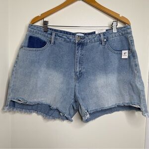 NEW Time & Tru Distressed Denim Jean Shorts Women’s Size 18 Light Wash 4” Inseam